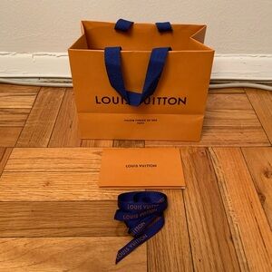 Louis Vuitton shopping bag with gift envelope & ribbon